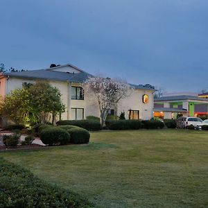 Super 8 By Wyndham Lancaster